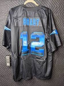 lot 60 image: Tom Brady New England Patriots NFL Football 12 Jersey Mens Large H