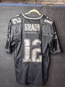 lot 59 image: Reebok Tom Brady Black New England Patriots NFL 12 Football Jersey Mens 50 M H