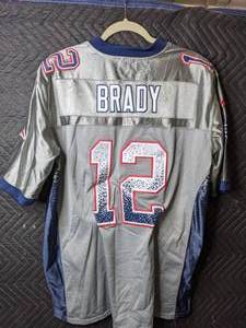 lot 58 image: Nike Tom Brady New England Patriots NFL 12 Football Jersey Mens 48 XL H