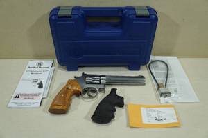 lot 1 image: Smith & Wesson 617-6 Stainless Steel .22 LR Revolver - 6 Barrel
