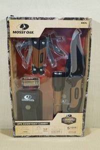 lot 57 image: Mossy Oak Country DNA 3PK Everyday Carry Knife Set