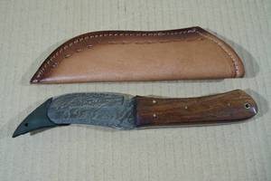 lot 75 image: Handmade Damascus Style Blade Hunting Knife with Walnut Handle and Leather Sheath