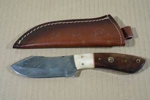 lot 77 image: Handmade Damascus Style Blade Hunting Knife with Walnut Handle and Leather Sheath