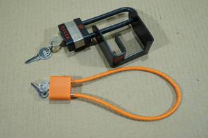 lot 93 image: Ruger Gun Lock and Cable Lock