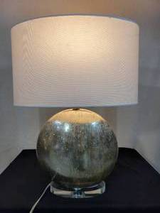 lot 18 image: Stylish Table Lamp.