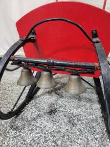 lot 4 image: Fabulous antique Sleigh with 3 working bells.