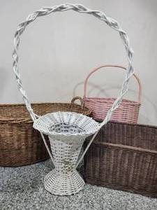 lot 29 image: Lot of 4 wicker baskets.