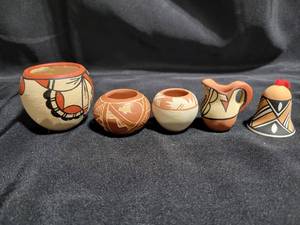 lot 49 image: Lot of 5 Southwest Signed Pots.
