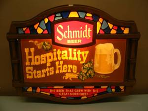 lot 18 image: VINTAGE SCHMIDT BEER BAR LIGHT - HOSPITALITY STARTS HERE - NICE - WORKS - GREAT OLD SCHOOL PIECE - APPROX 23 By 17 -  SEE PICTURES