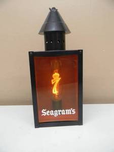 lot 20 image: RARE - Vintage Seagrams 7 Crown Whiskey Lighted Sign - NICE - WORKS - FANTASTIC PIECE - APPROX 14H - 6W - 4D - SEE PICTURES