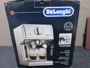 DeLonghi 15-Bar Pump Espresso and ...