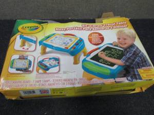 Crayola Sit n Draw Travel Table...