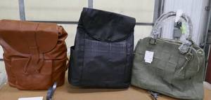 lot 14 image: 6 New Purses and Backpacks 2 of each style