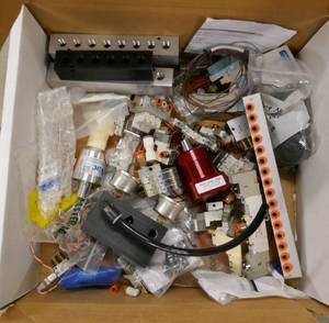 lot 46 image: Box of Industrial pneumatic items