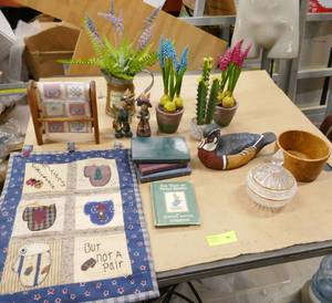 lot 65 image: Lot of nice dcor items - wood duck, fake plants and more