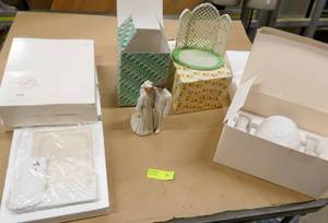 lot 71 image: Wedding Theme items