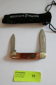 lot 77 image: New 2 blade wood pocket knife