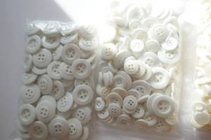 lot 85 image: Hundreds of new buttons