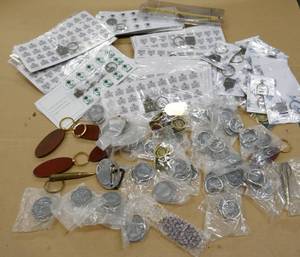 lot 87 image: Around 100 keychains