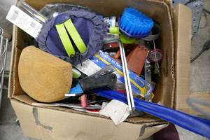 lot 109 image: Box full of garage items