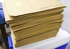 lot 111 image: 44 Padded mailers size 5 (10-12 x 16)