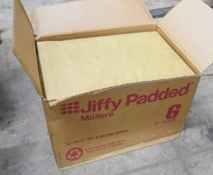 lot 114 image: 50 Padded mailers size 6 (12-12 x 19)