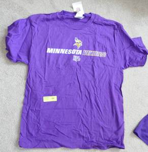 lot 122 image: Vikings Tshirt Adult size Large, preshrunk cotton