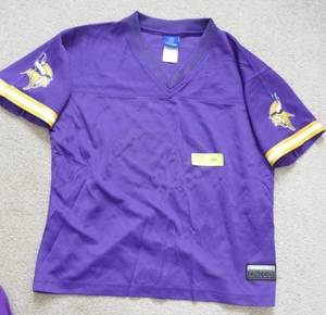 lot 123 image: Vikings Reebok shirt Youth Medium