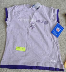 lot 127 image: Vikings Tshirt Girls Large14
