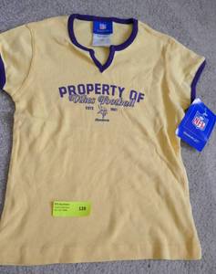 lot 128 image: Vikings Tshirt Girls Large14