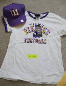lot 129 image: Vikings Tshirt Kids 14 and Culpepper hat