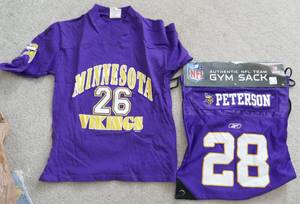 lot 131 image: Vikings shirt Kids Medium