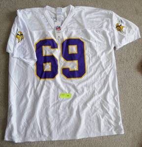 lot 136 image: Mens 2XL Vikings shirt - Allen