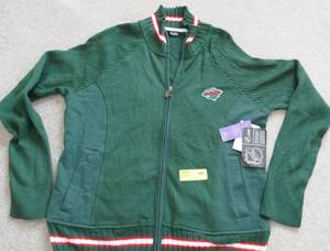 lot 140 image: Womens Wild sweater XL (runs small)