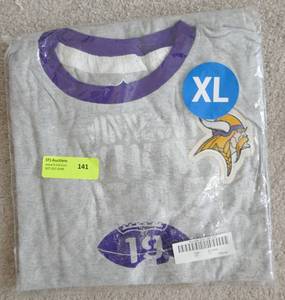 lot 141 image: Mens XL Vikings tshirt Since 1961