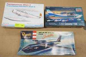 lot 149 image: 3 vintage airplane models