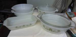 lot 168 image: Covered casseroles and uncovered, no chips or cracks