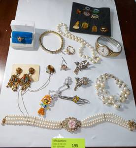 lot 195 image: Lot of vintage Jewelry, hat pins, tie tack (Black Hills gold)