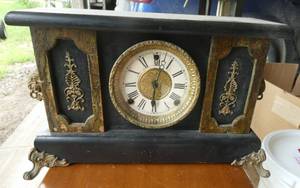lot 221 image: Vintage or Antique Mantel clock