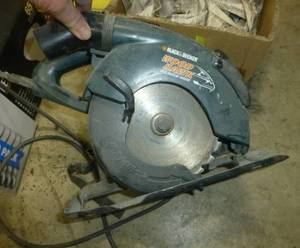 lot 231 image: 6-12 inch circular saw by Black and Decker, works
