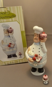 lot 44 image: 8 Baker Chef trinket boxes