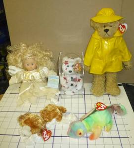 lot 255 image: Big Beanie bear, some regular size and a Beanie Angel