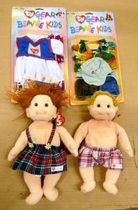 lot 270 image: 2 Beanie Kids and new sets of clothes