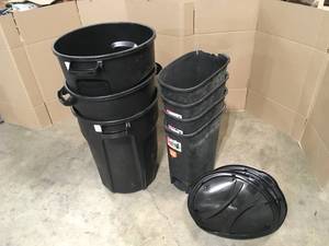 lot 11 image: Mix Lot of Garbage Bins, Customer returns, Review all pictures
