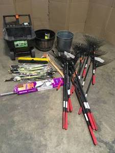 lot 24 image: Mix Lot of Gardening Tools, Customer returns, Review all pictures