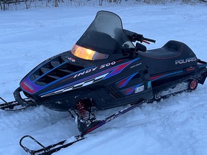 lot 3 image: 1996 Polaris Indy 500 Snowmobile