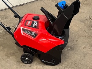 lot 8 image: New Unused Toro Power-Clear 518 ZE Snow Thrower
