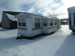 lot 1 image: 1998 Fleetwood Park Model RV