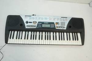 lot 1 image: Yamaha Keyboard Piano