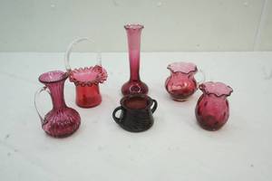 lot 14 image: cranberry glassware
